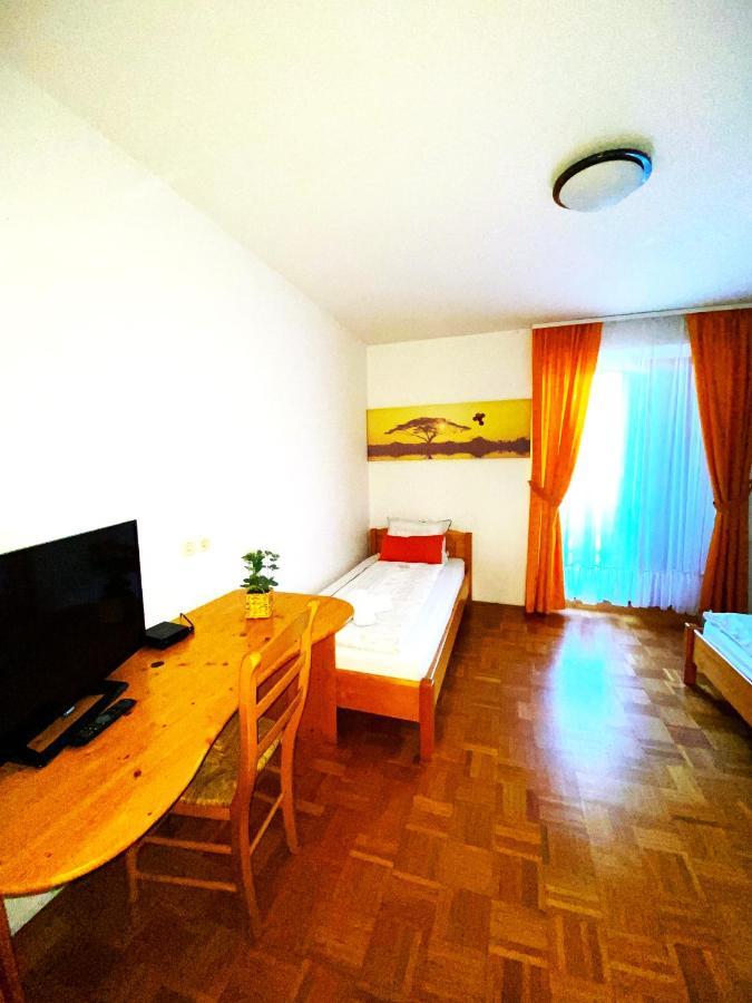 Guesthouse Pri Cebelici Lukovica pri Domzalah Ngoại thất bức ảnh