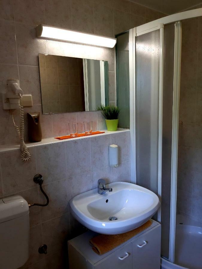 Guesthouse Pri Cebelici Lukovica pri Domzalah Ngoại thất bức ảnh